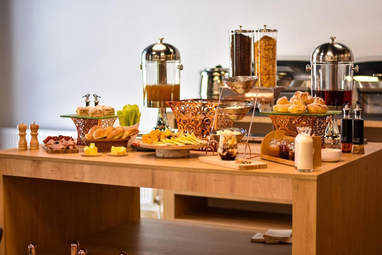 Paliani Hotel Местия Екстериор снимка